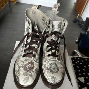 Dr Martens Vintage Rose 1460 Pascal Satin Lace Up Ankle Boots Women’s 8 Shoes